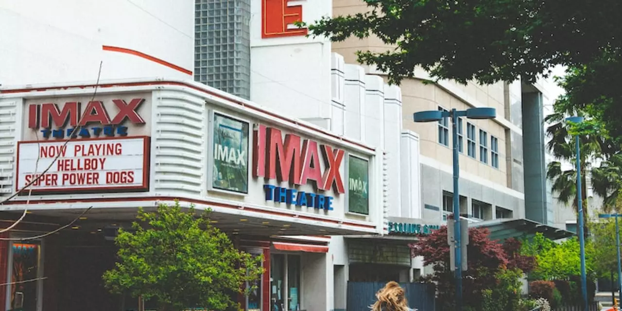 Categoría de sitio web: Comparación de cines IMAX y cines regulares
